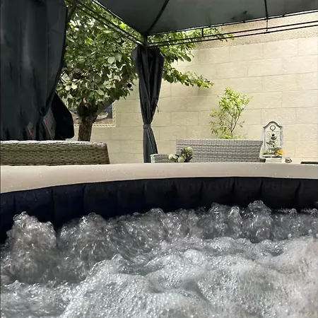Estudio Con Piscina Y Jacuzzi شقة